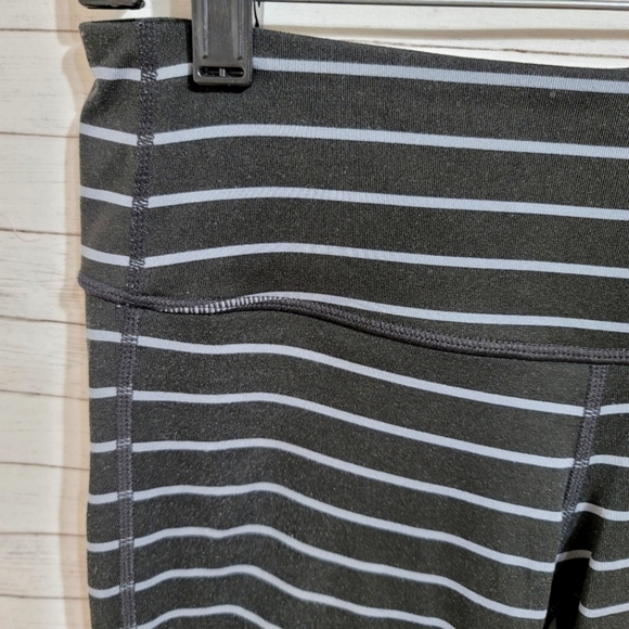 Athleta Chaturanga Cropped Striped Leggings Size XS Black/ Gray - Picture 5 of 10
